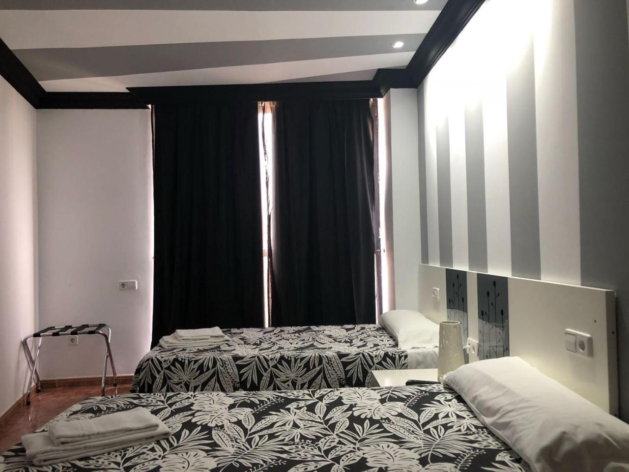 Apartamentos Los Angeles Alcañiz Zewnętrze zdjęcie